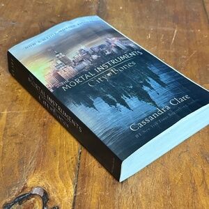 City of Bones by Cassandra Clare (2007, Paperback) Mortal Instruments
